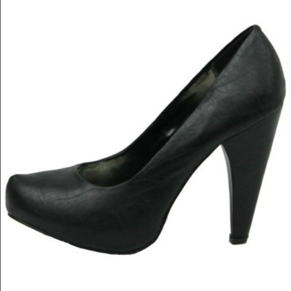Black matte pumps new in box- SIZE 9